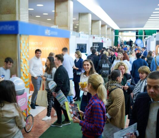 Peste 5000 de oportunități de carieră în cadrul Angajatori de TOP București. Peste 75% dintre companiile participante la Angajatori de TOP București le garantează flexibilitate angajaților