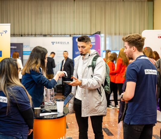 Peste 10 000 de tineri și profesioniști își caută un job toamna aceasta la Angajatori de TOP Timișoara și București