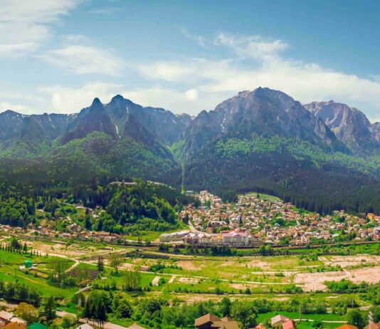 Busteni-panorama-scaled