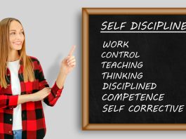 Persoana organizandu-si programul pentru a-si creste disciplina