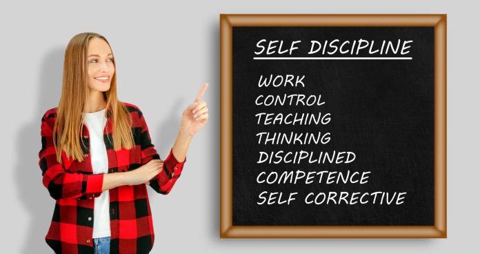 Persoana organizandu-si programul pentru a-si creste disciplina