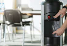 Purificator de apă sau apă la bidon? Cum alegi varianta ideală pentru biroul tău